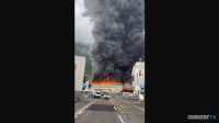 Ιταλία: Πυρκαγιά σε εταιρεία ηλεκτρολογικού εξοπλισμού στο Μπολτσάνο – Έκλεισε ο εναέριος χώρος πάνω από την πόλη