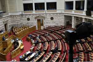 Βουλή: Ψηφίστηκε το πολυνομοσχέδιο του ΥΠΕΘΟ για τους servicers