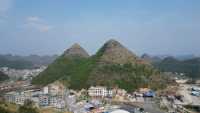 Βίντεο: Τα βουνά-πυραμίδες στο Γκουϊτζόου της Κίνας προκαλούν διαδικτυακό σάλο