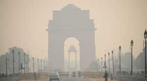 Ινδία: Συναγερμός στο Νέο Δελχί για τη μόλυνση του αέρα - Κλείνουν σχολεία, περιορίζεται η κίνηση των οχημάτων