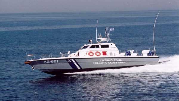 Διάσωση 30 μεταναστών σε παραλία της Τήλου – Συνελήφθησαν οι κυβερνήτες του σκάφους