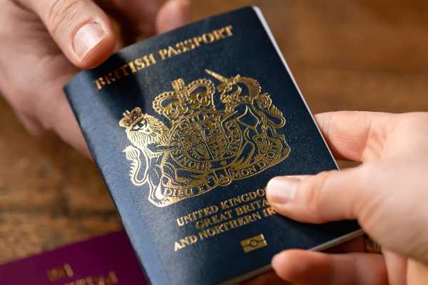 Πόσοι Βρετανοί χάνουν τις διακοπές τους σε ΕΕ, λόγω διαβατηρίων