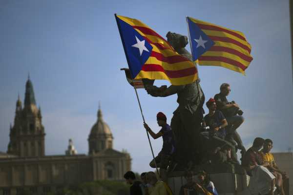 Ισπανία: Η κυβέρνηση προσφεύγει στο Συνταγματικό Δικαστήριο για να μπλοκάρει τη συζήτηση για την ανεξαρτησία της Καταλονίας