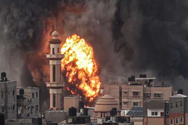 Λόρδος Κάμερον: Να σταματήσουν αμέσως οι μάχες στη Γάζα