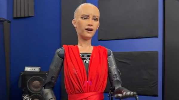 Το μήνυμα του ρομπότ Sophia στους Έλληνες μετά την τούμπα στη Θεσσαλονίκη: «Είμαι πλήρως καλά και απόλυτα λειτουργική»
