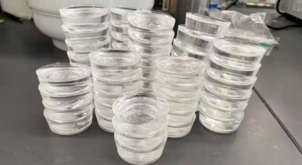 Επιστήμονες δημιουργούν ανακυκλώσιμα πλαστικά από ισχυρές κόλλες