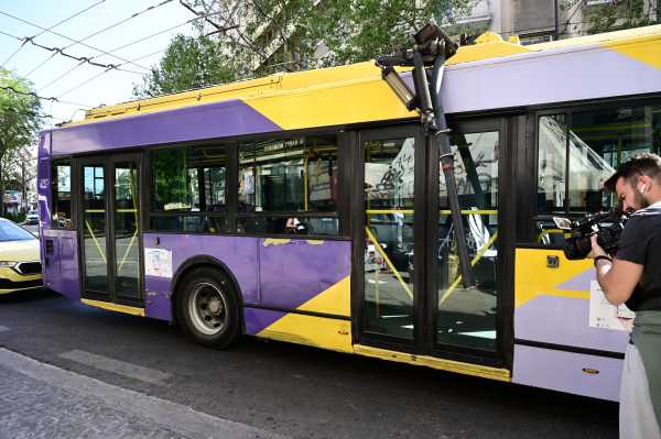 Η ανακοίνωση της ΟΣΥ για το ατύχημα με τουριστικό λεωφορείο στην Πανεπιστημίου